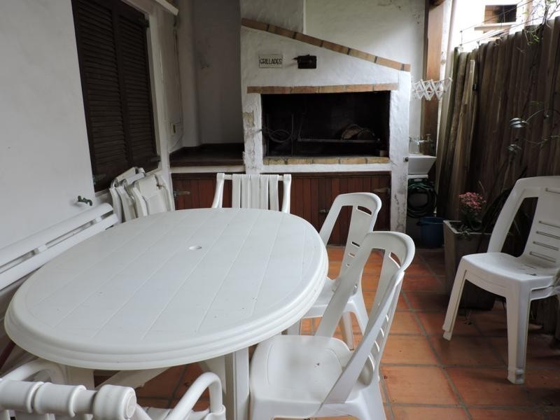 casa en alquiler a metros de la playa Montoya